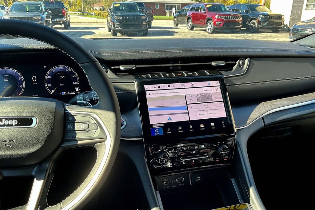 New 2025 Jeep Grand Cherokee Limited w/ Luxury Tech Group II image 7