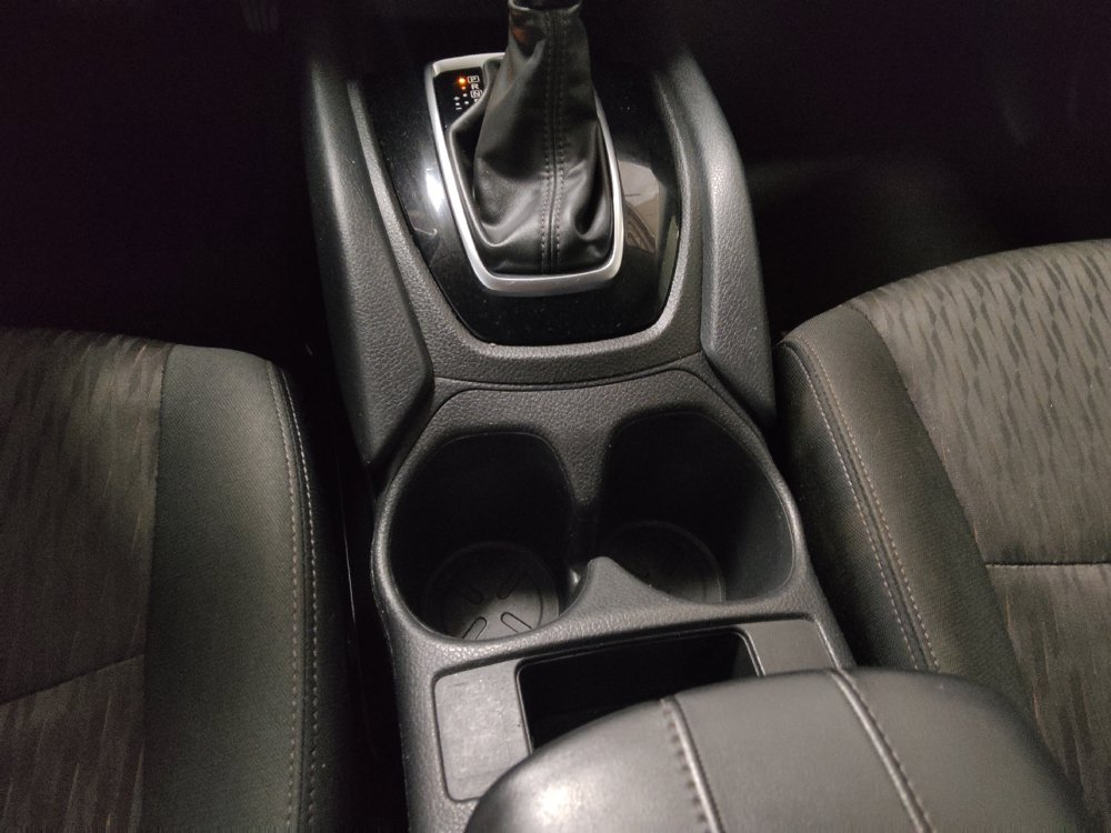 Used 2020 Nissan Rogue S FWD image 26