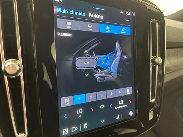Used 2023 Volvo XC40 Recharge Ultimate image 20