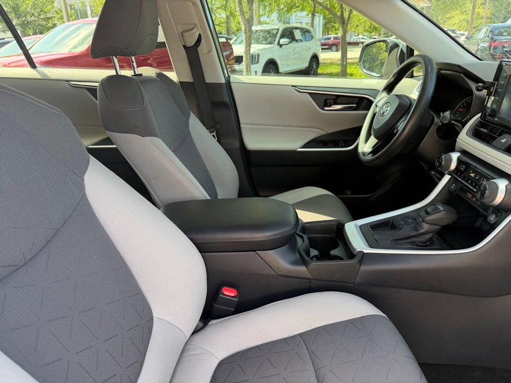 Used 2021 Toyota RAV4 XLE FWD image 7