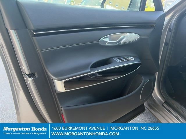 Used 2025 Genesis GV70 2.5T AWD/4WD image 13