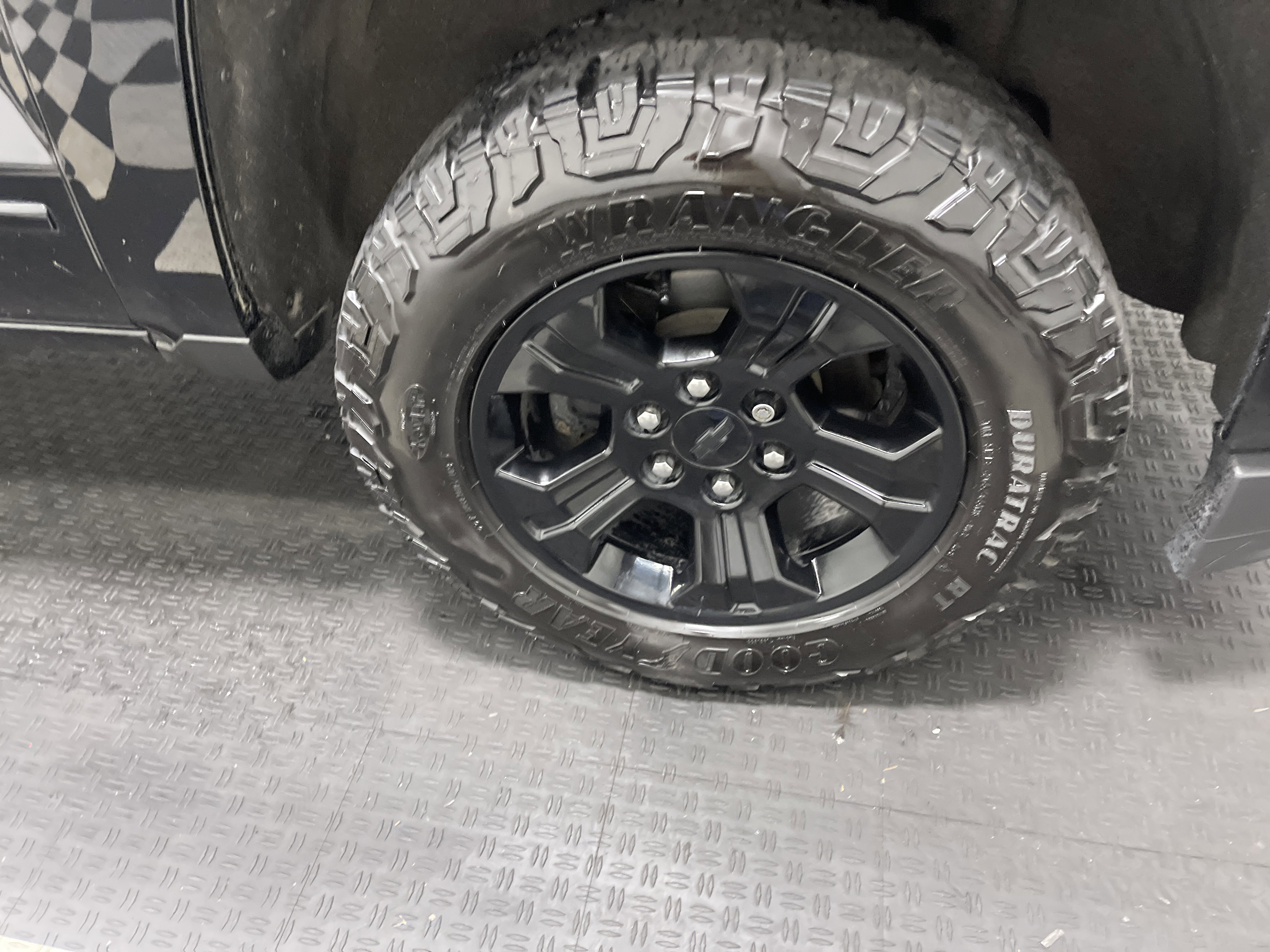 Used 2018 Chevrolet Silverado 1500 LTZ Z71 w/ Midnight Edition AWD/4WD image 27