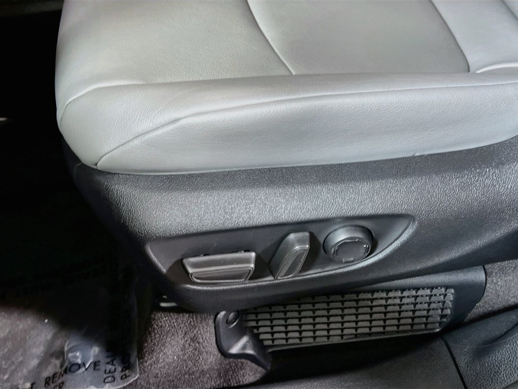 Certified 2025 Toyota Sienna XLE FWD image 18