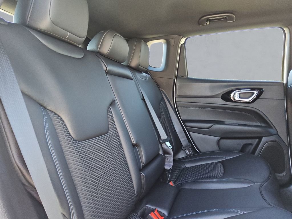 New 2026 Jeep Compass Latitude image 31