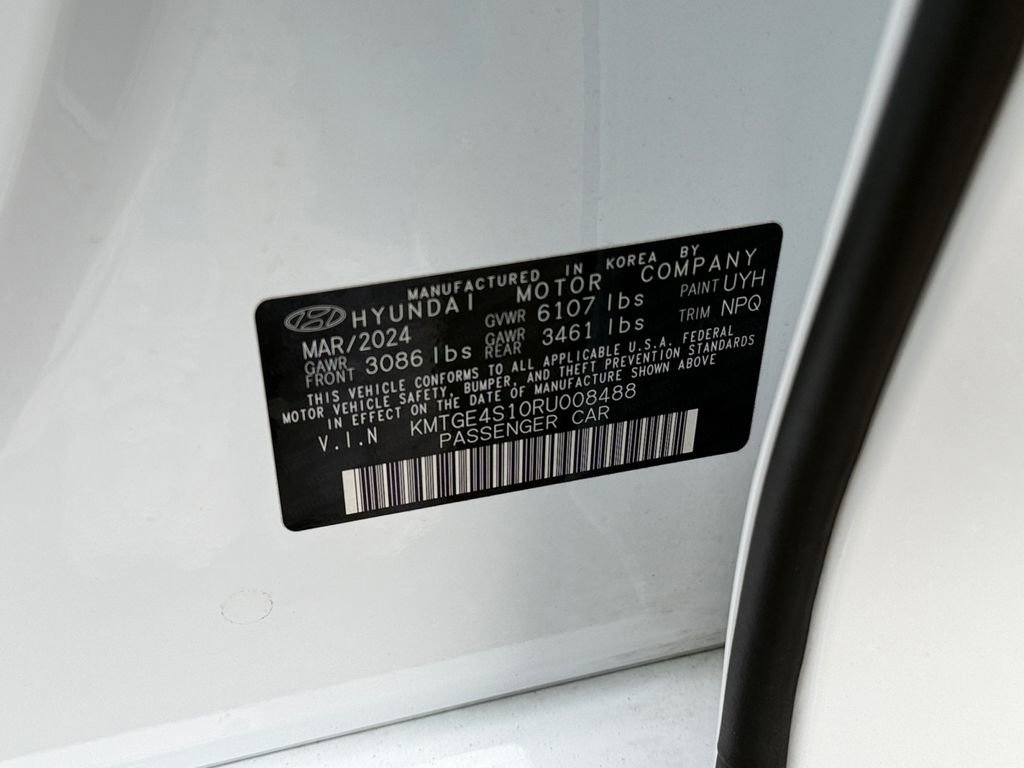 Used 2024 Genesis G80 image 29