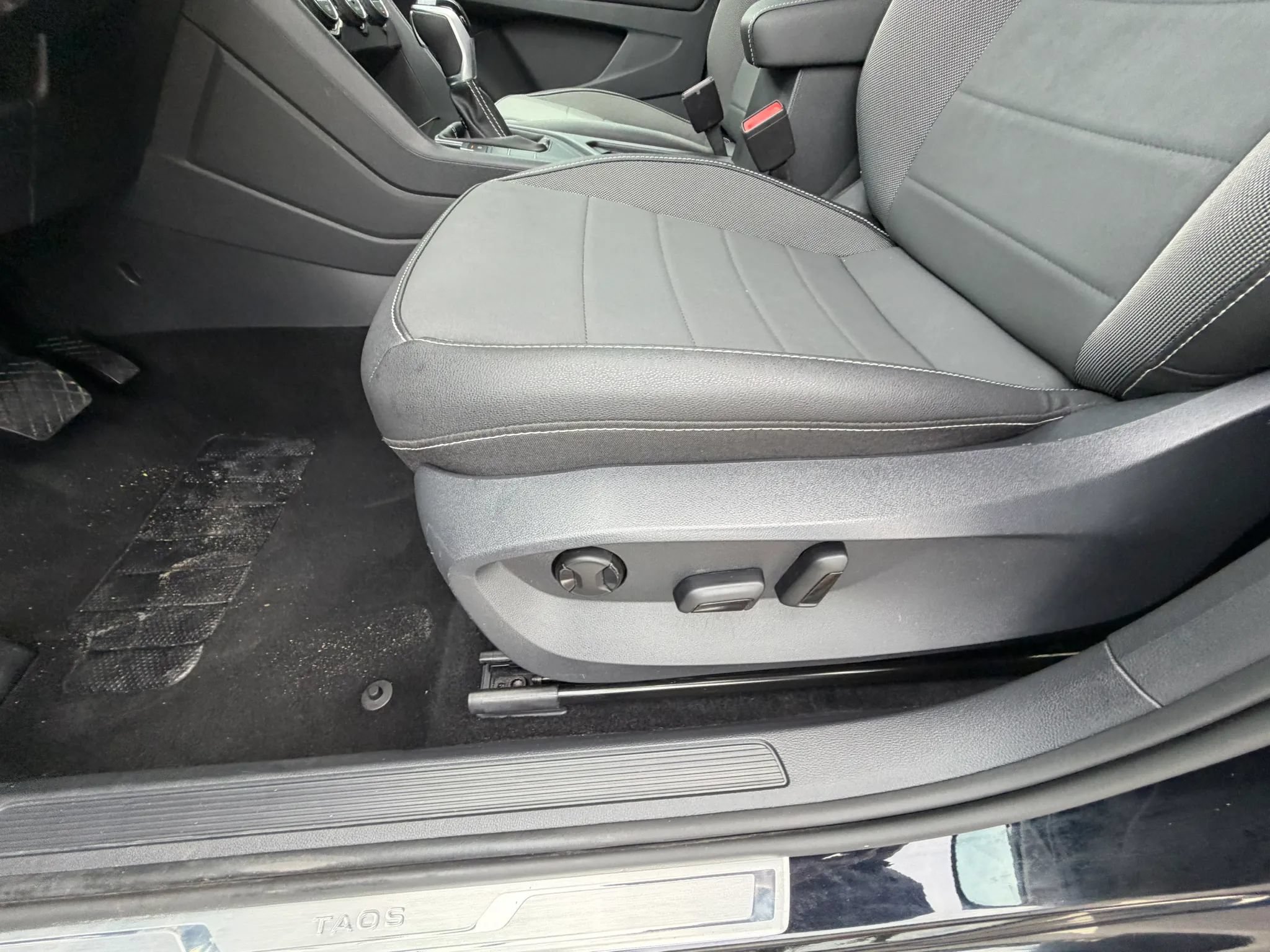 Used 2024 Volkswagen Taos SE FWD image 20