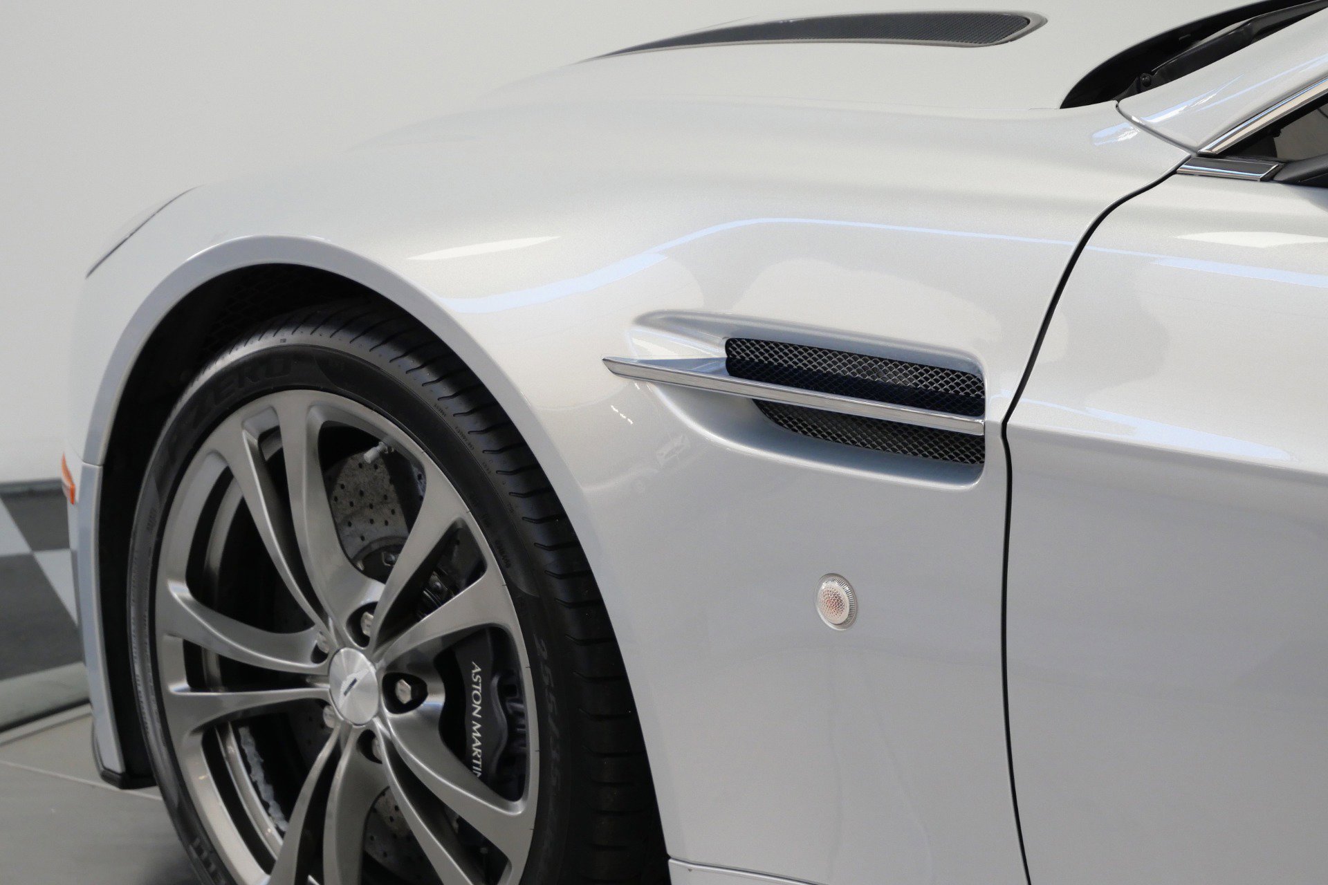 Used 2017 Aston Martin V12 Vantage S RWD image 56