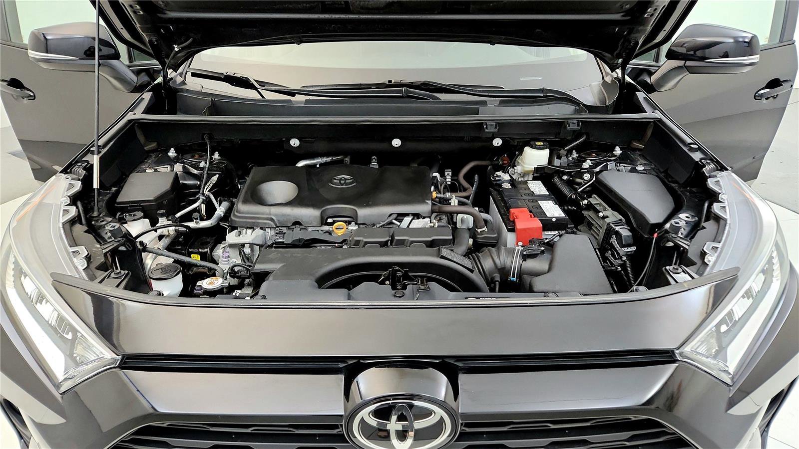 Used 2021 Toyota RAV4 XLE Premium AWD/4WD image 15