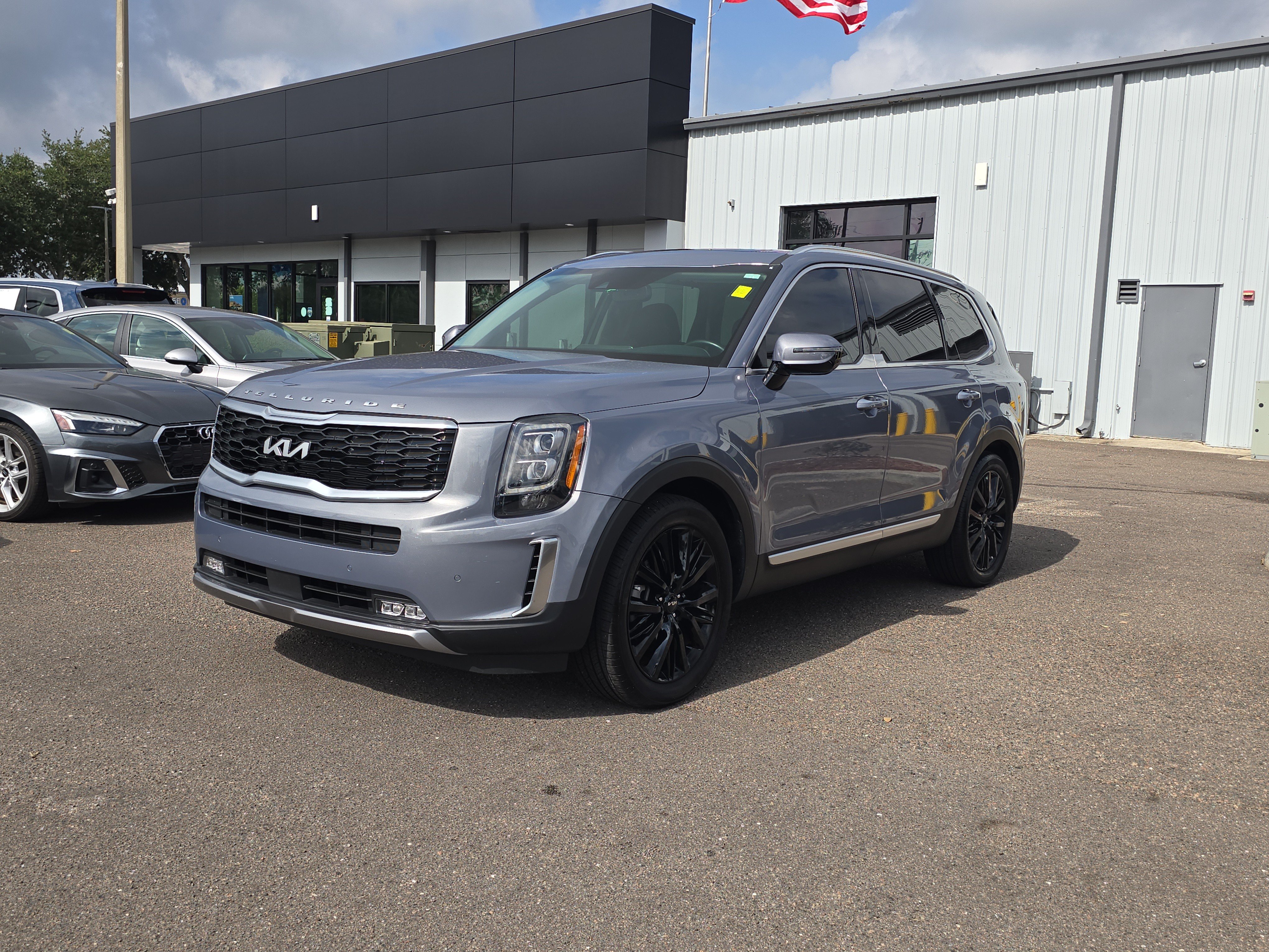 Certified 2022 Kia Telluride SX w/ Towing Package AWD/4WD image 4