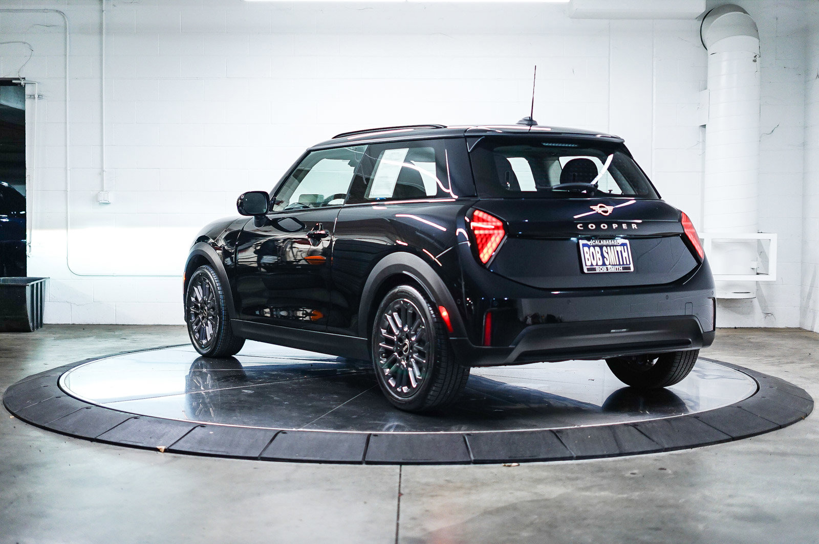 Used 2025 MINI Cooper 2-Door Hardtop image 4