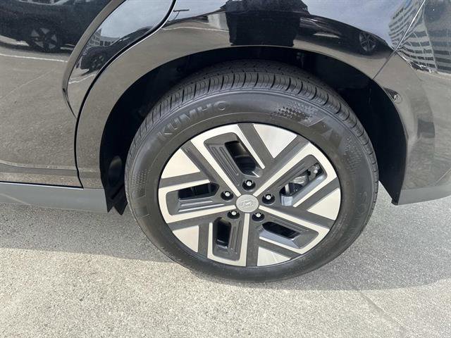 Used 2023 Hyundai Kona SE w/ Cargo Package FWD image 8