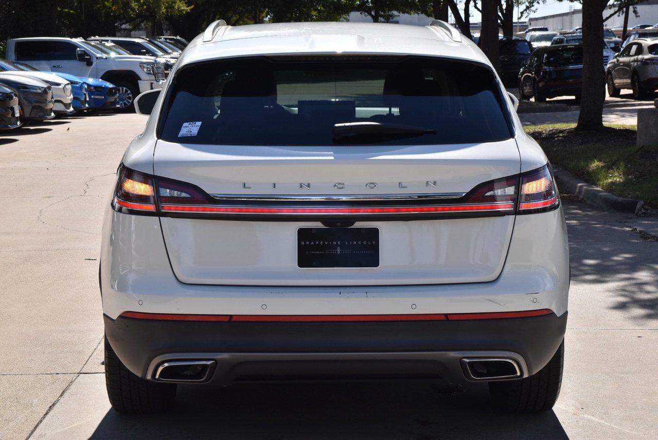 Used 2022 Lincoln Nautilus FWD w/ Premium Package image 9