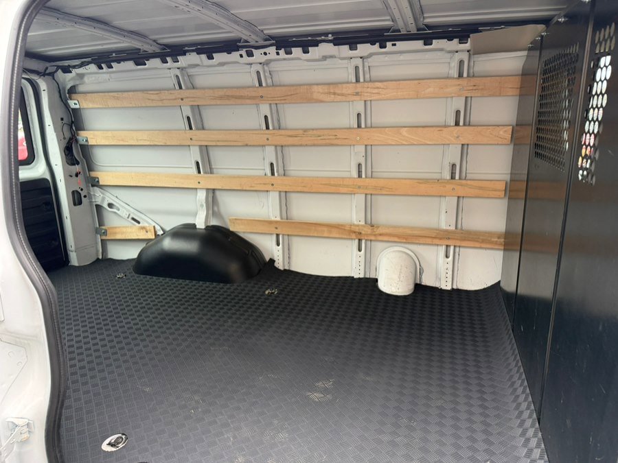 Used 2024 Chevrolet Express 2500 w/ Driver Convenience Package image 4