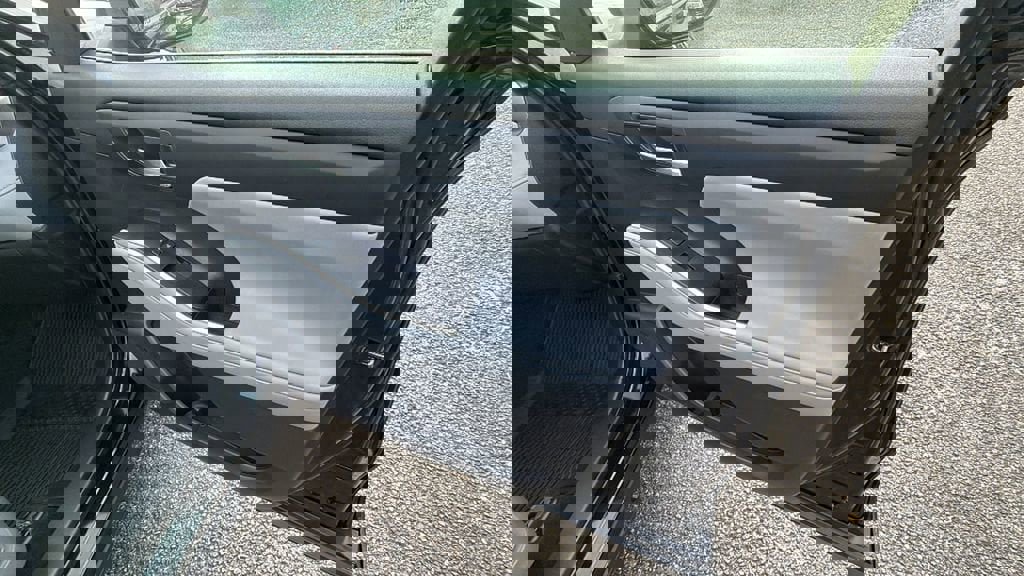 Used 2022 Toyota Highlander XLE image 15