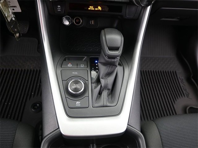 Used 2025 Toyota RAV4 LE image 8