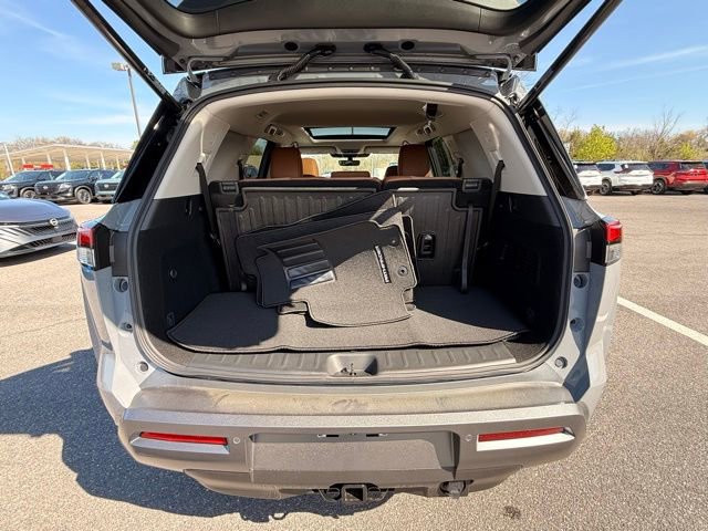 New 2026 Nissan Pathfinder Platinum w/ Cargo Package image 18