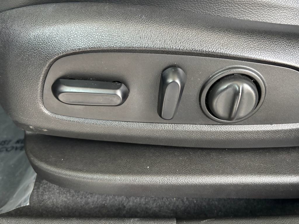 Used 2017 GMC Acadia SLT image 24