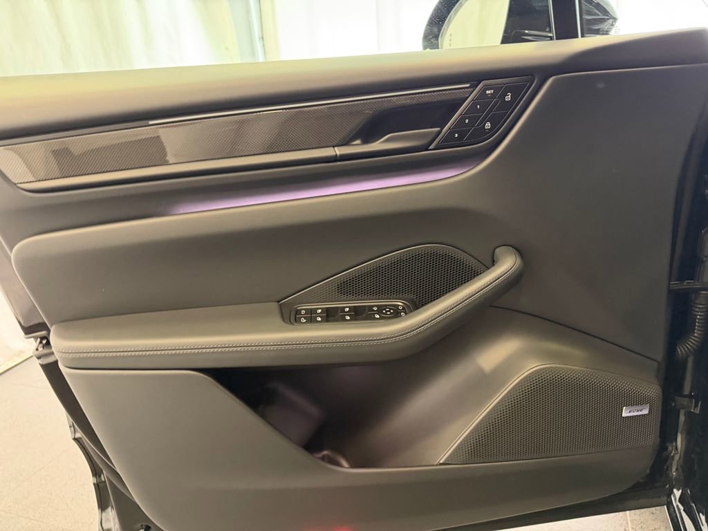 Certified 2025 Porsche Macan Turbo Electric AWD/4WD image 15