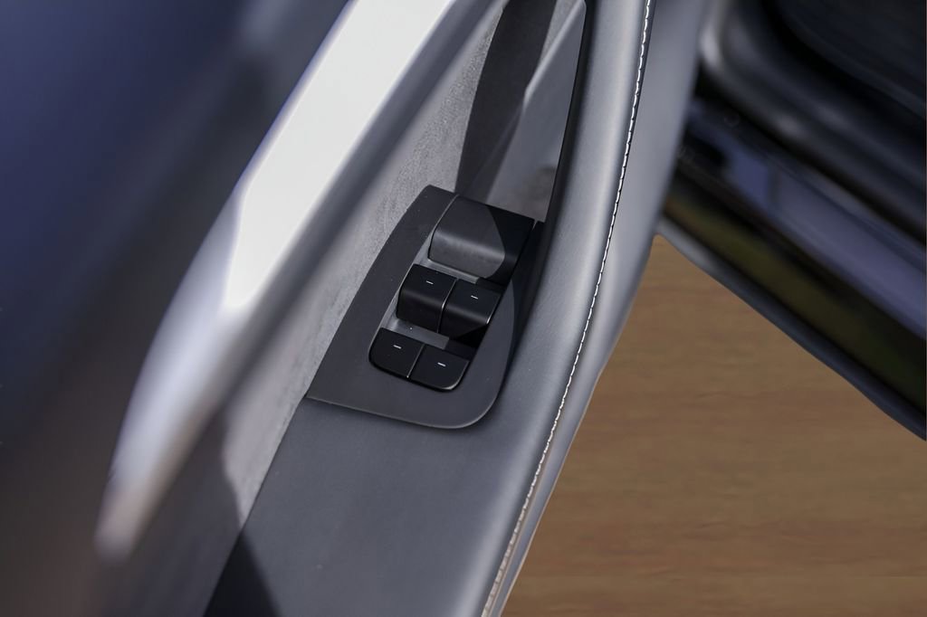 Used 2025 Tesla Model Y Long Range image 19