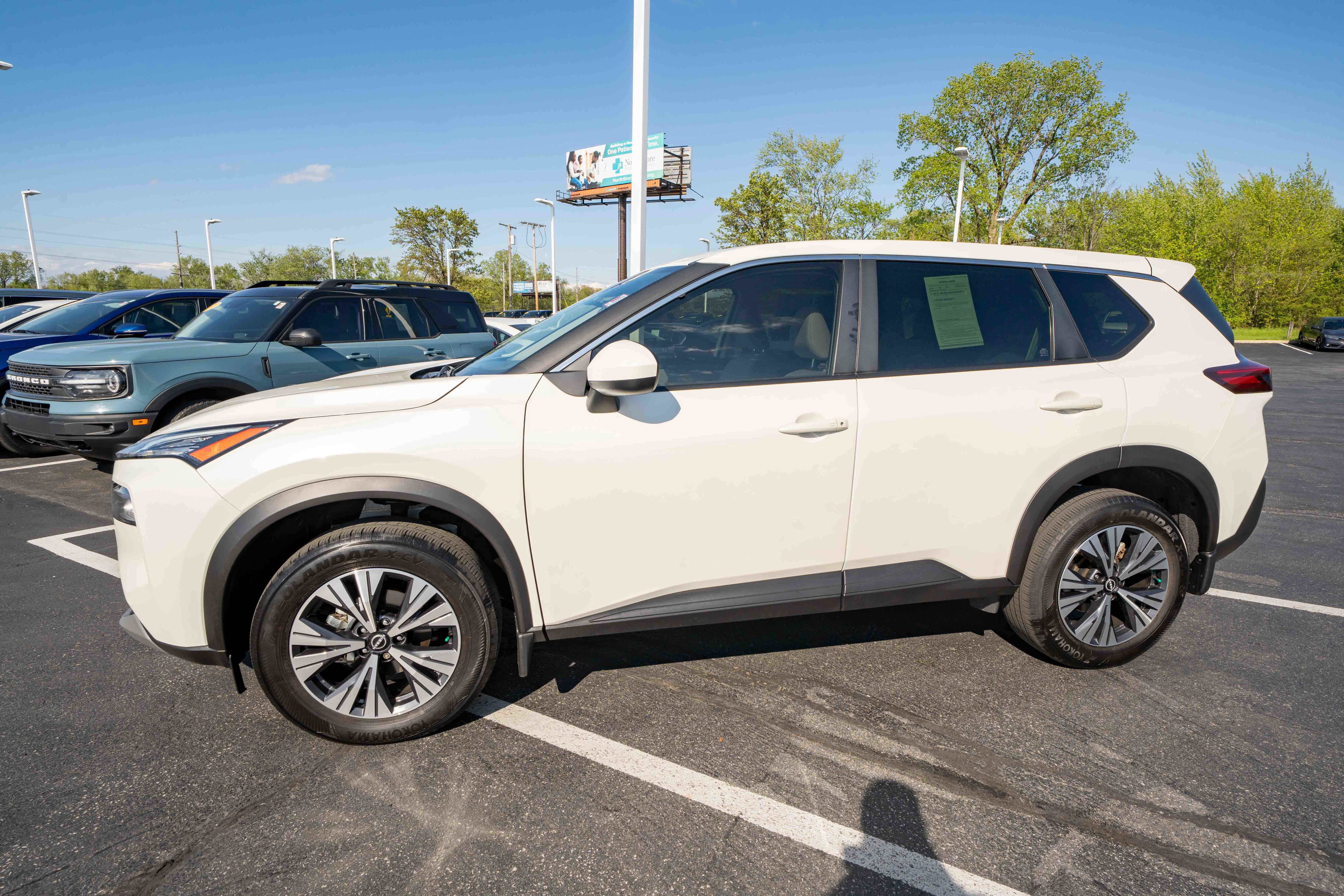 Used 2023 Nissan Rogue SV AWD/4WD image 3