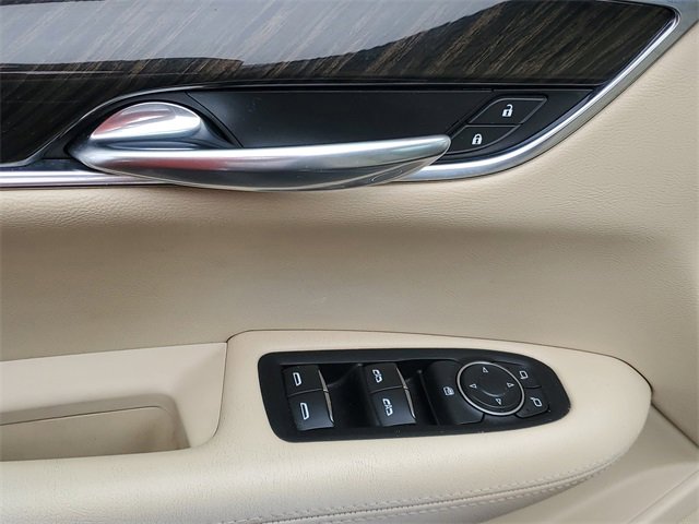 Used 2018 Cadillac XT5 FWD image 16