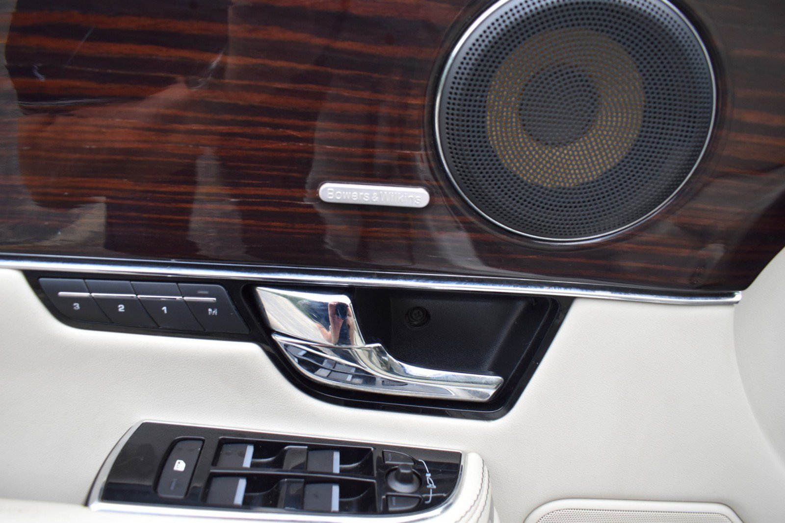 Used 2011 Jaguar XJ L RWD image 32