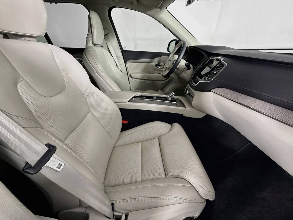 Used 2025 Volvo XC90 T8 Ultra AWD/4WD image 24