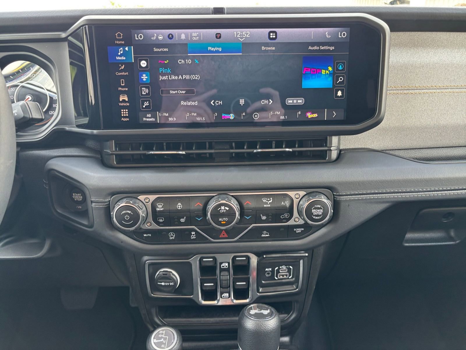 Used 2025 Jeep Wrangler Sahara image 18