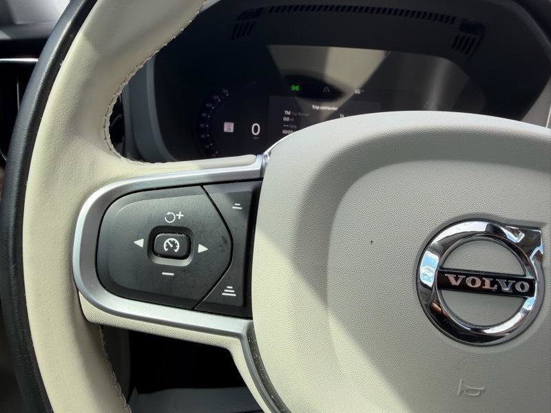 Used 2022 Volvo XC60 B5 Momentum w/ Advanced Package AWD/4WD image 46