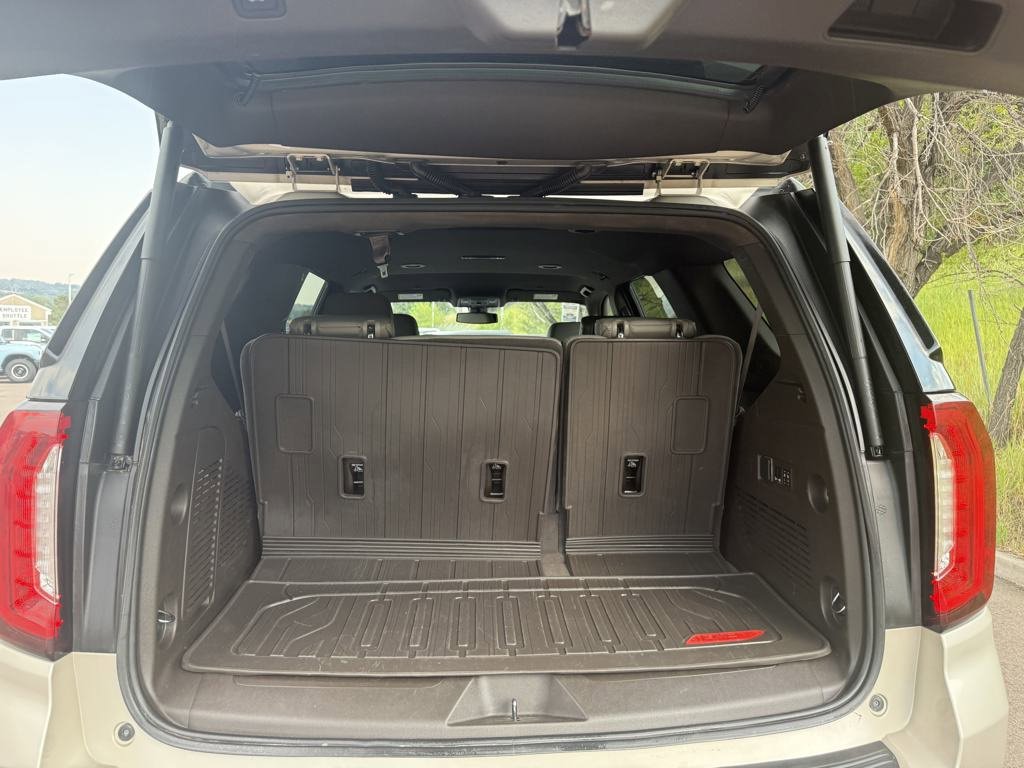 Used 2022 GMC Yukon SLT w/ SLT Luxury Package image 9
