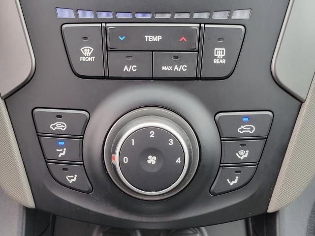 Used 2017 Hyundai Santa Fe Sport FWD image 26