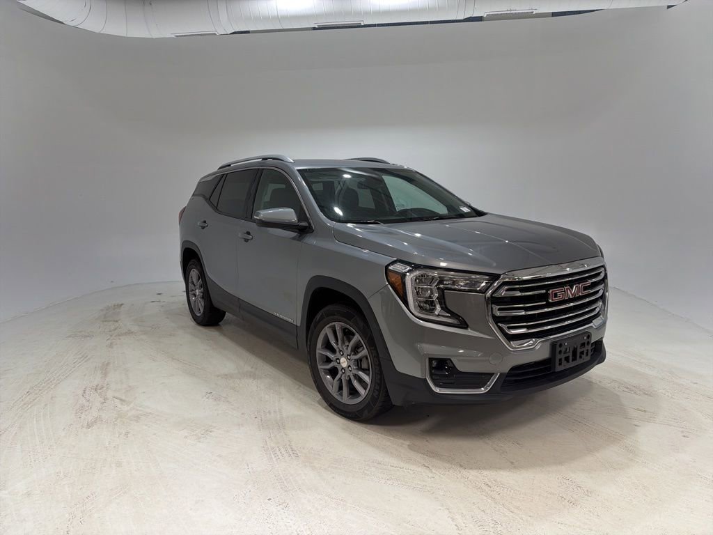 Used 2024 GMC Terrain SLT AWD/4WD image 3