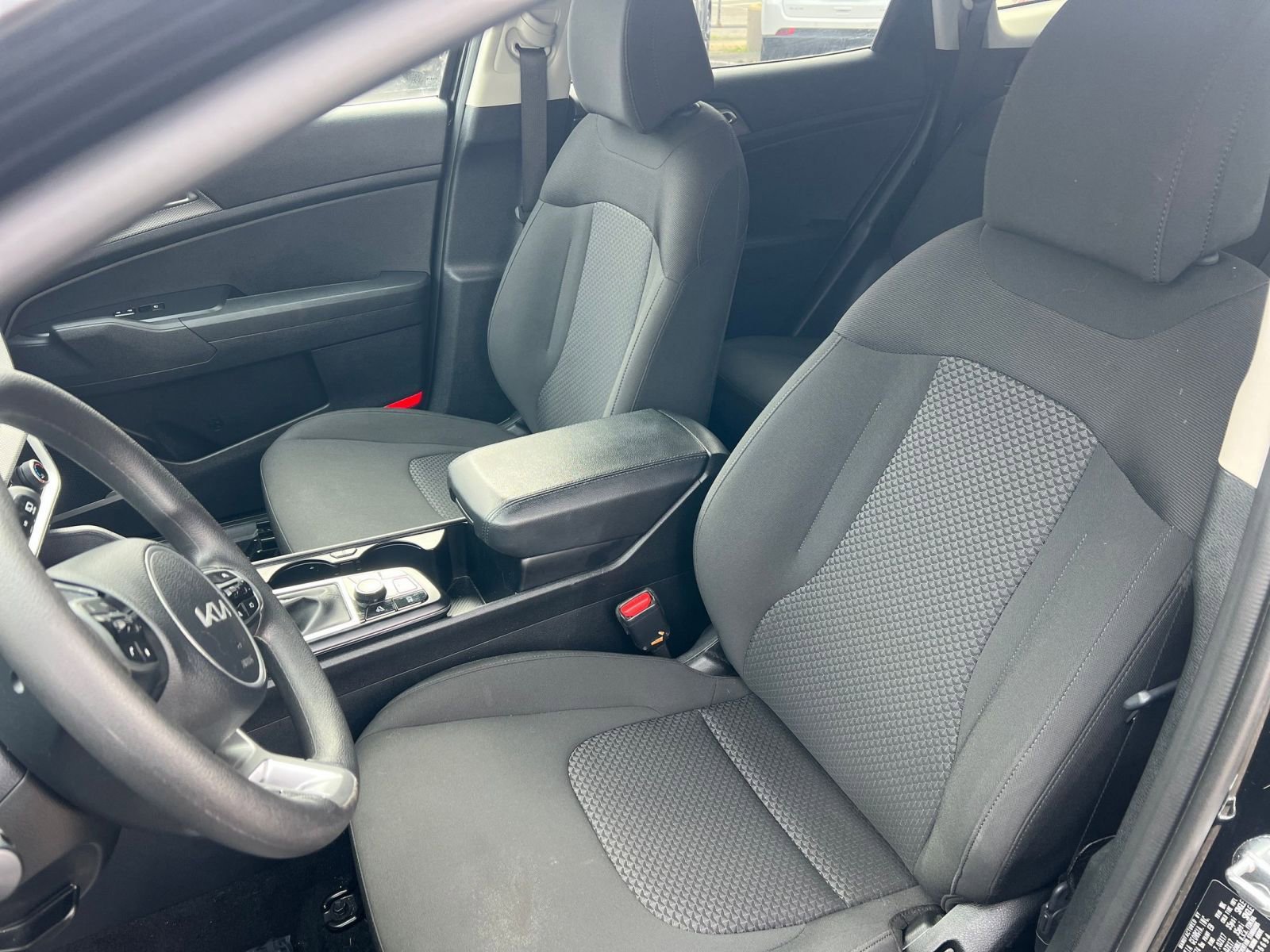 Used 2025 Kia Sportage LX FWD image 36