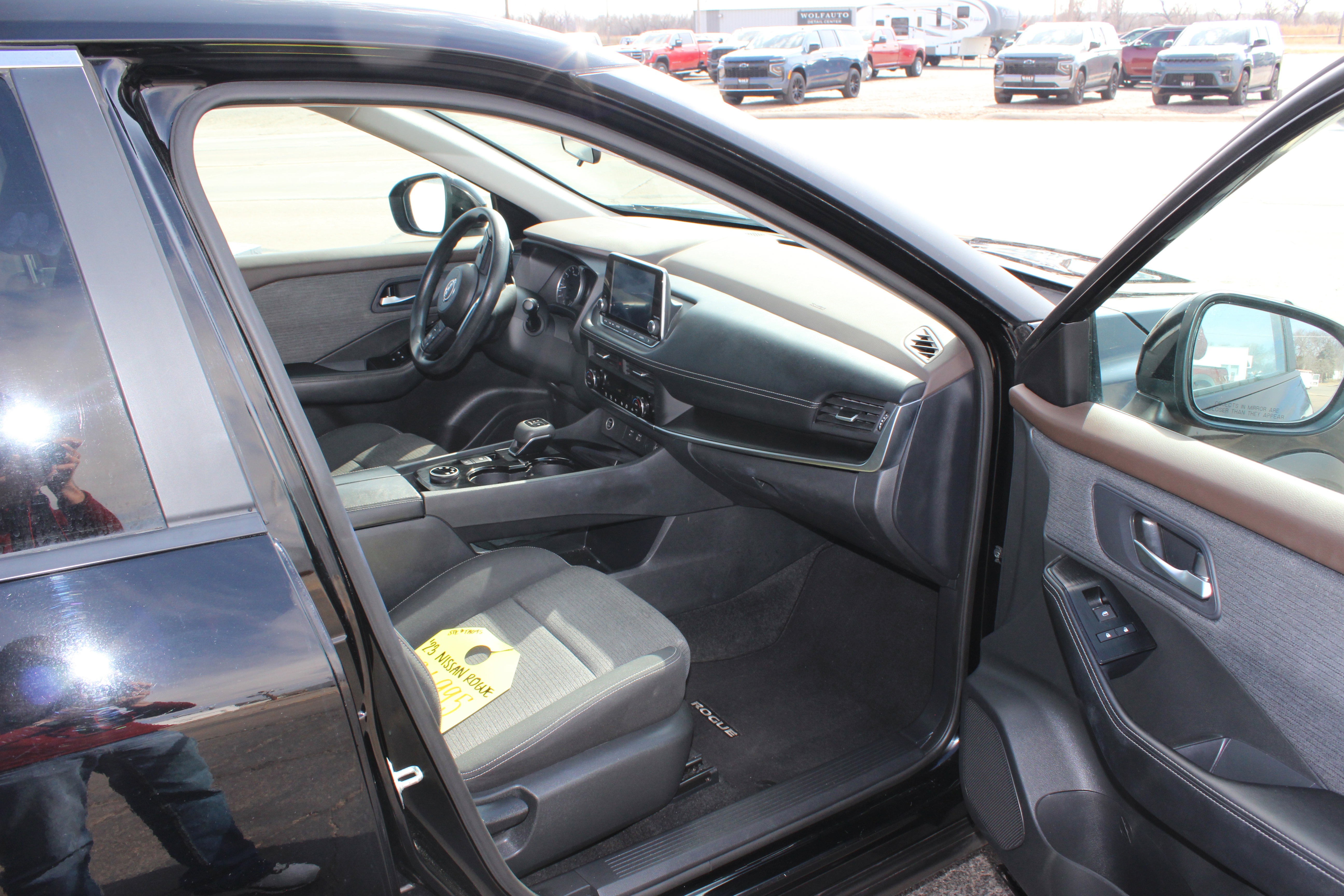 Used 2023 Nissan Rogue SV image 15