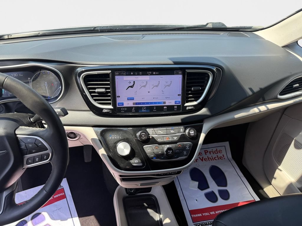 Certified 2024 Chrysler Pacifica Touring-L FWD image 11