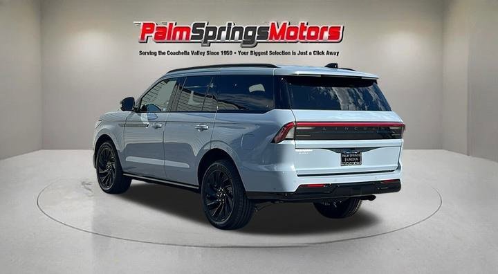 New 2025 Lincoln Navigator Reserve w/ Jet Appearance Package image 3