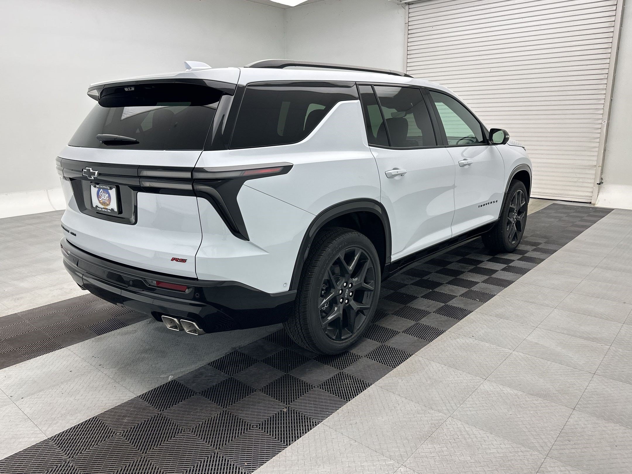 New 2026 Chevrolet Traverse RS w/ LPO, Floor Liner Package AWD/4WD image 9