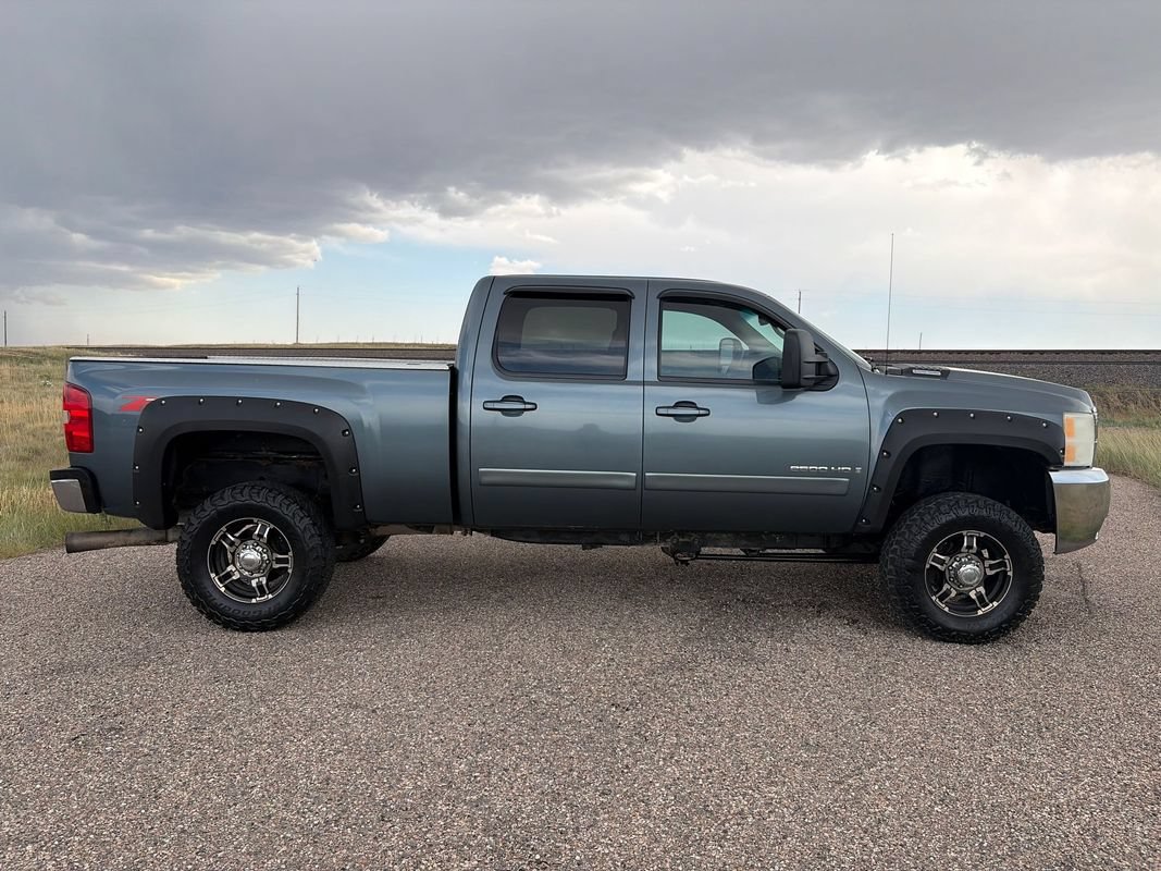 Used 2008 Chevrolet Silverado 2500 LTZ w/ Suspension Package, Off-Road AWD/4WD image 6