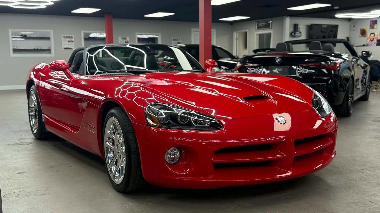 Used 2005 Dodge Viper SRT-10 image 3