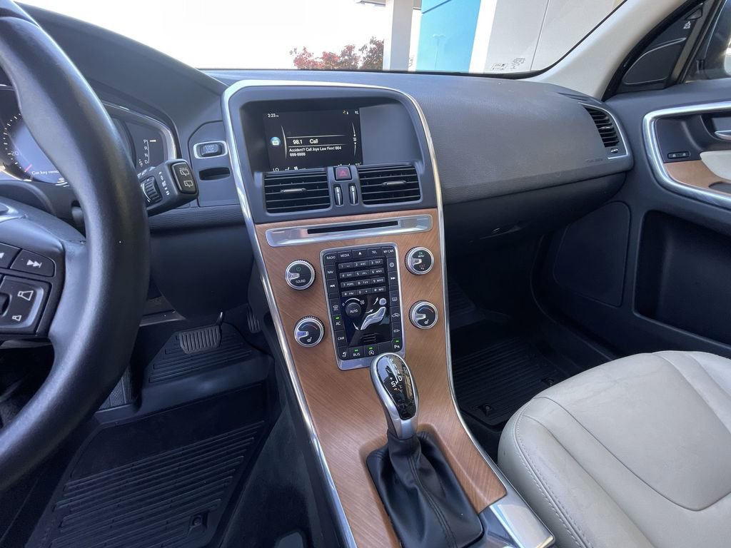 Used 2017 Volvo XC60 T5 Inscription w/ Preferred Option Package image 33