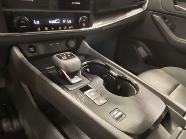 Used 2024 Nissan Rogue SV image 16