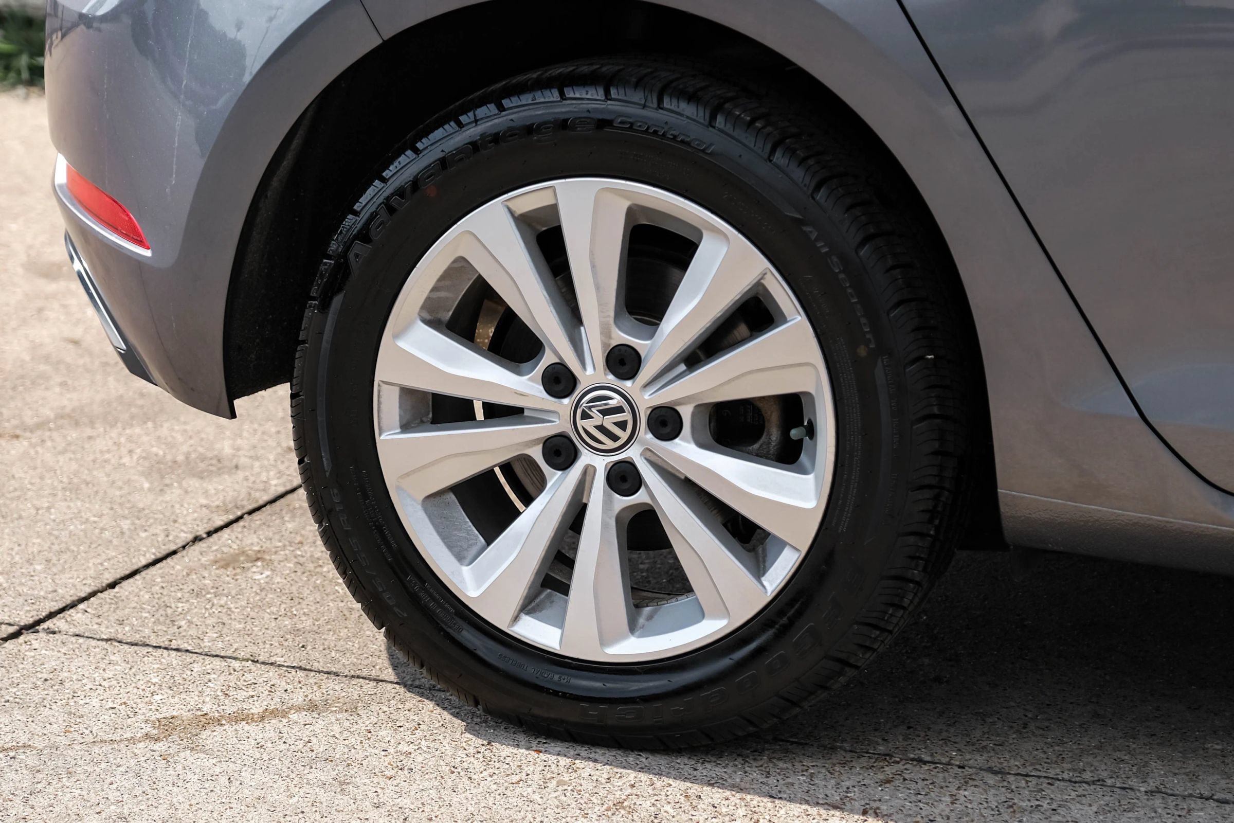 Used 2019 Volkswagen Golf SE FWD image 48