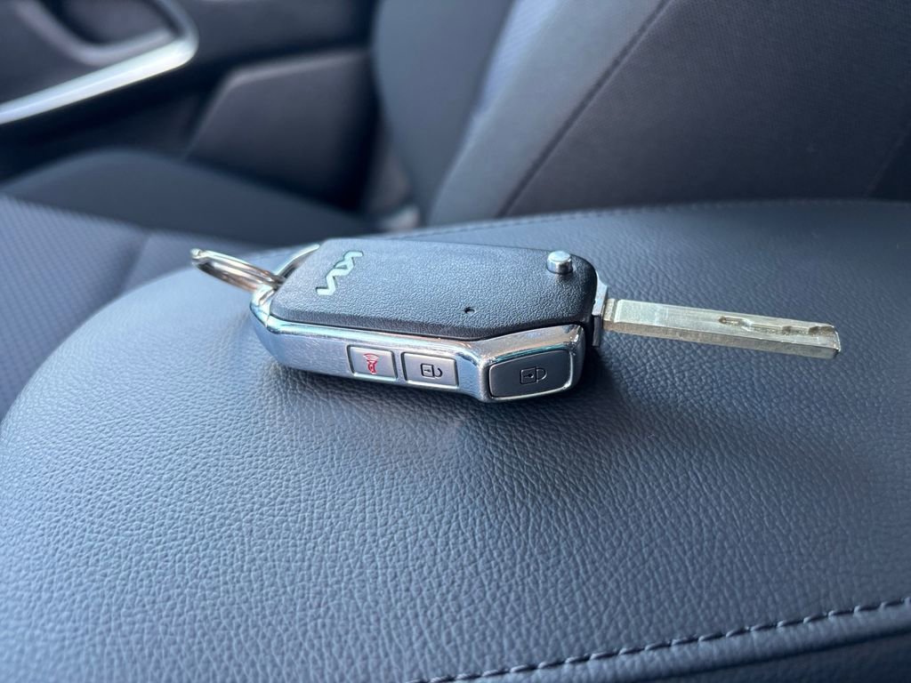 Used 2025 Kia Soul LX FWD image 33
