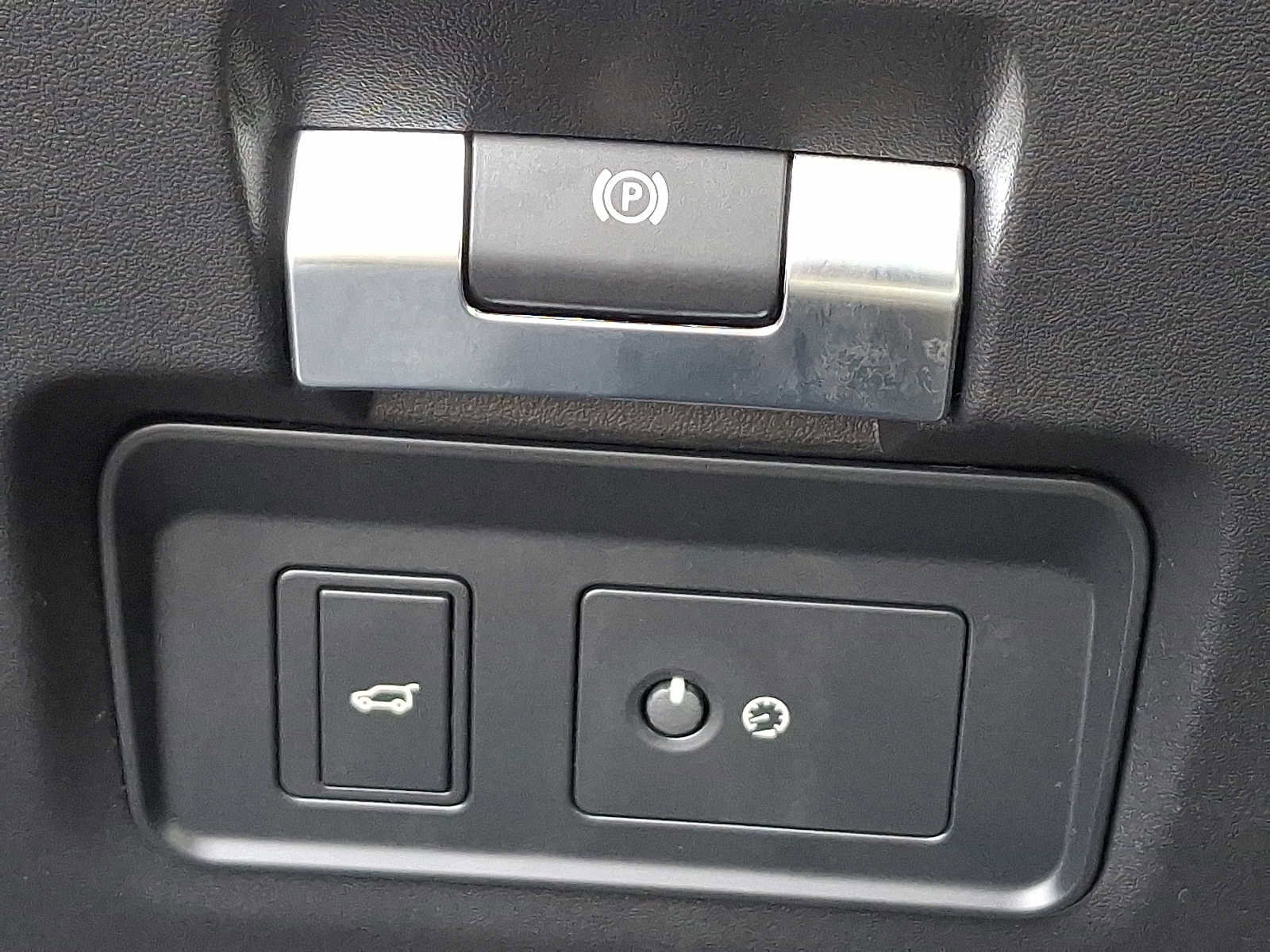 Used 2023 Land Rover Discovery Sport SE image 25