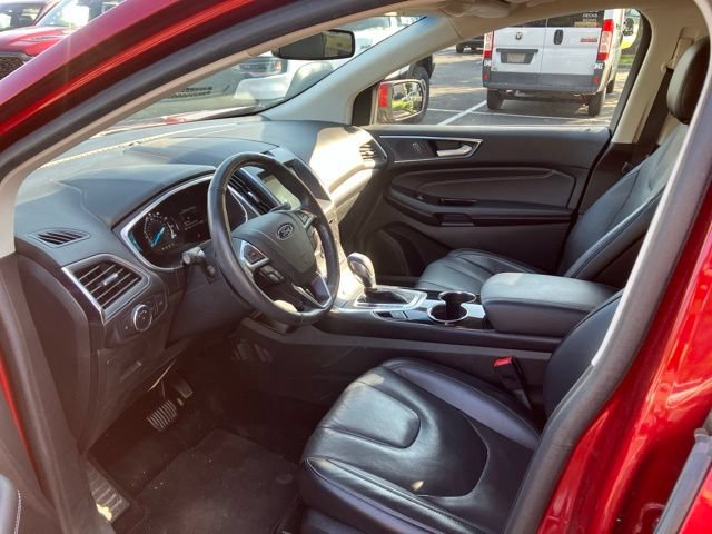 Used 2017 Ford Edge Titanium w/ Equipment Group 301A FWD image 10