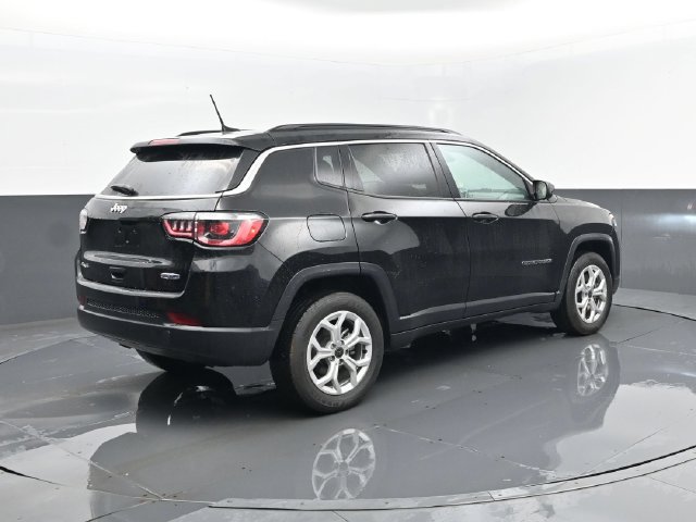 Used 2025 Jeep Compass Latitude AWD/4WD image 21