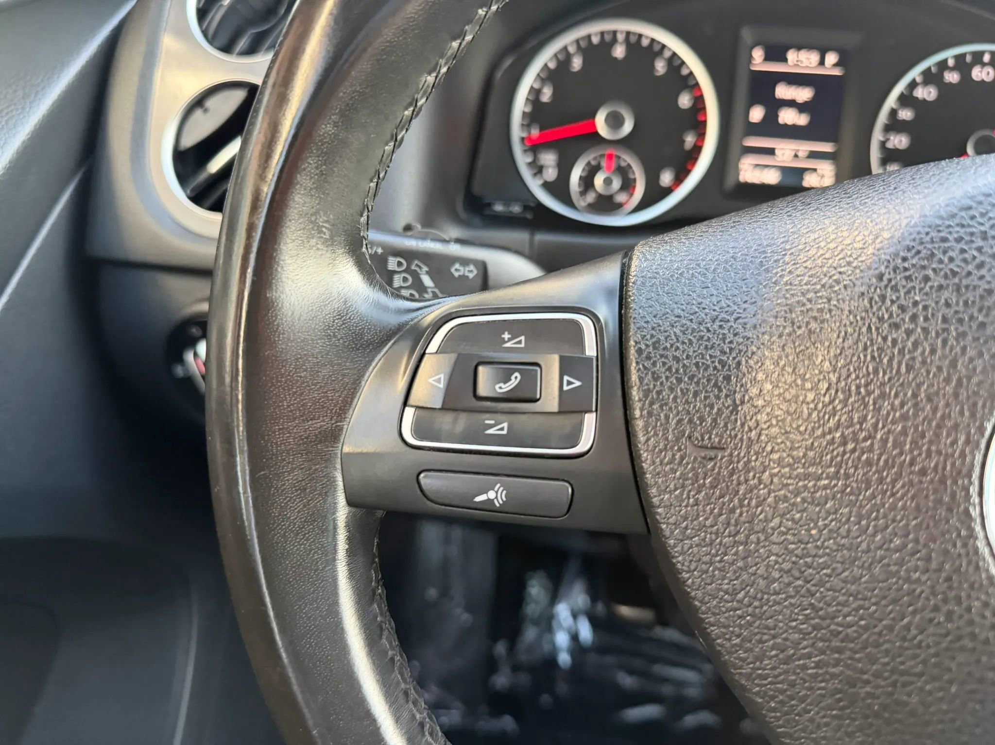 Used 2013 Volkswagen Tiguan S image 23