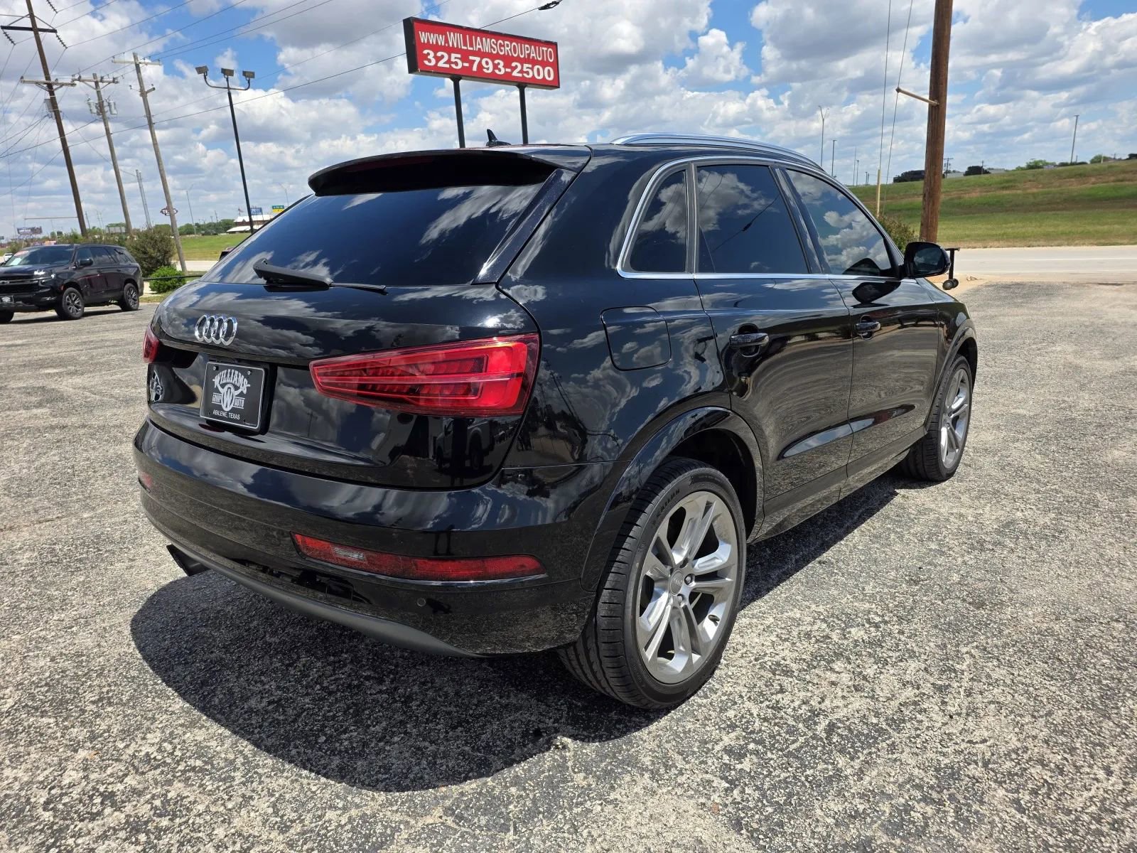 Used 2017 Audi Q3 2.0T Premium Plus w/ Premium Plus Package FWD image 7