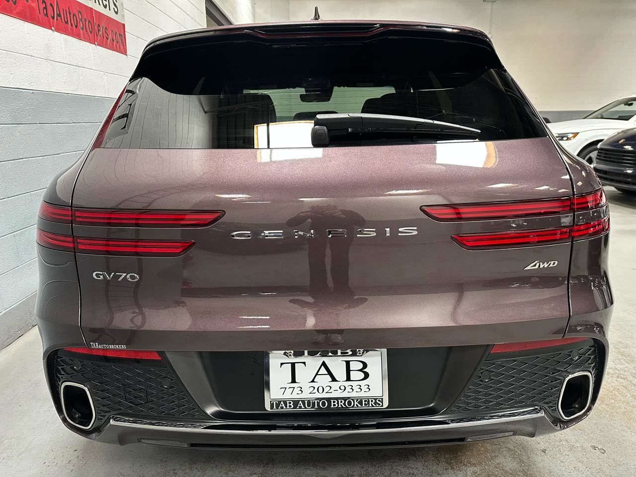 Used 2023 Genesis GV70 2.5T w/ Advanced Package AWD/4WD image 4