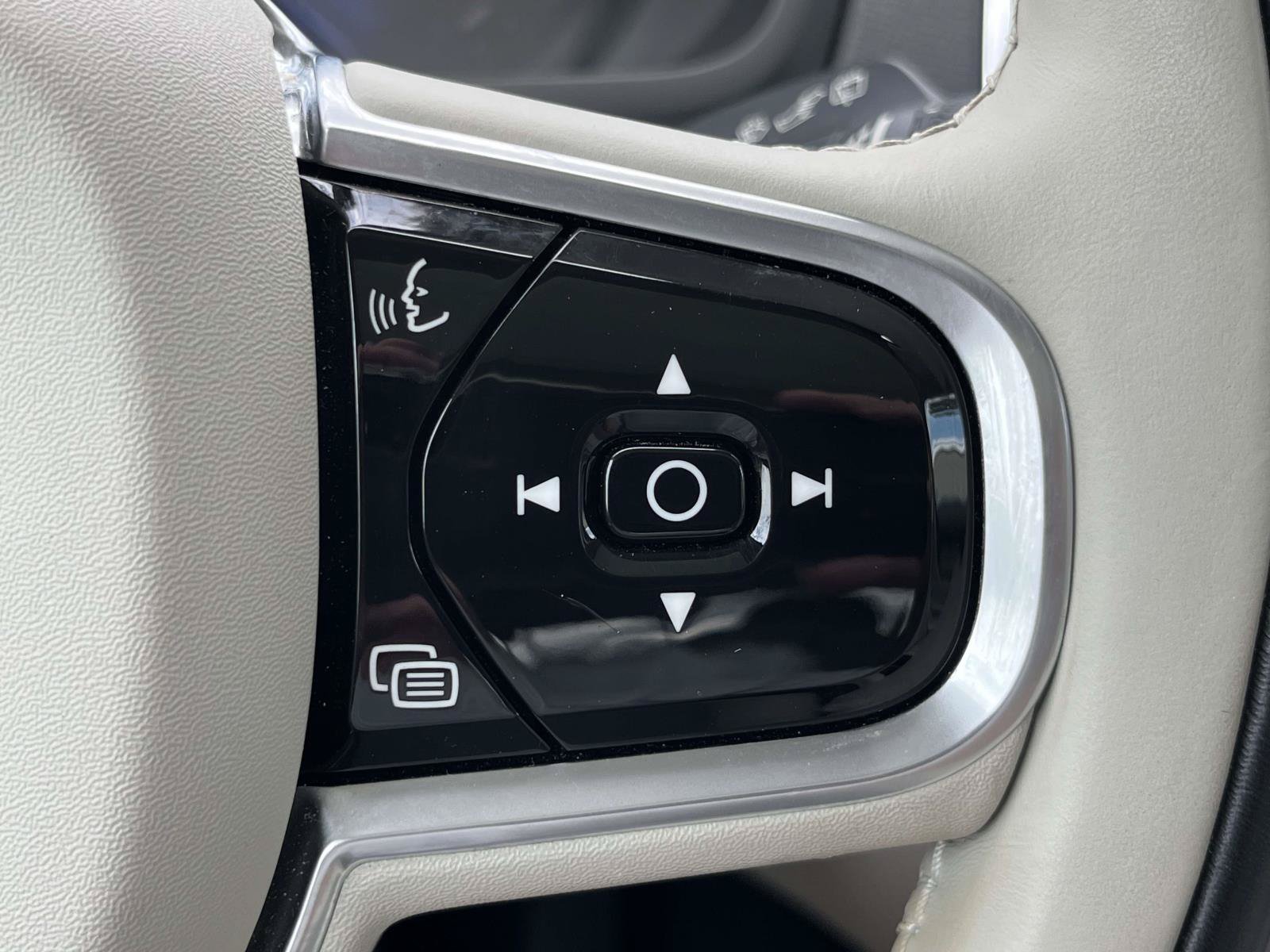 Certified 2023 Volvo XC90 B6 Core w/ Protection Package Premier AWD/4WD image 26